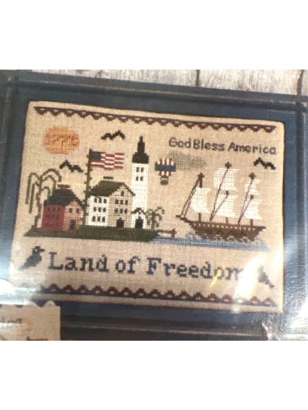 Land Of Freedom Sewing Box Cross-Stitch Pattern By Mani Di Donna - Linen 28 Ct L